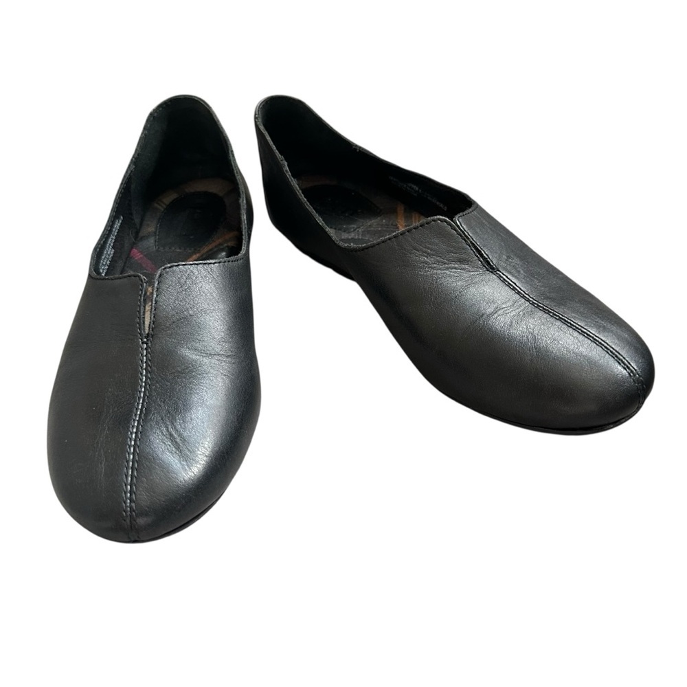 Born Sebra Leather Flats Black Slip On Comfort Casual Size 7